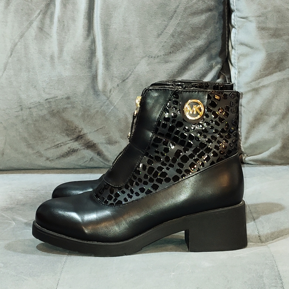 EUC MICHAEL KORS BLACK BOOTS SIZE 10